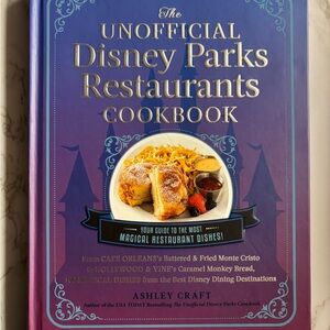 The Unofficial Disney Parks Restaurants Cookbook - Purple